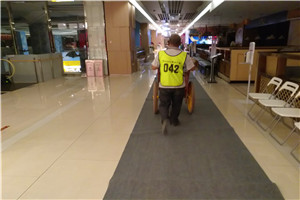 有人在6樓的閣樓上搭建小房屋，其他業(yè)主有權(quán)拆除嗎？