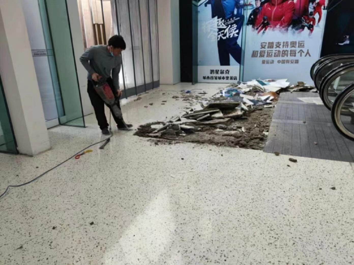 成都新城市廣場店鋪拆除|商場拆除多少錢一平？成都拆除團隊